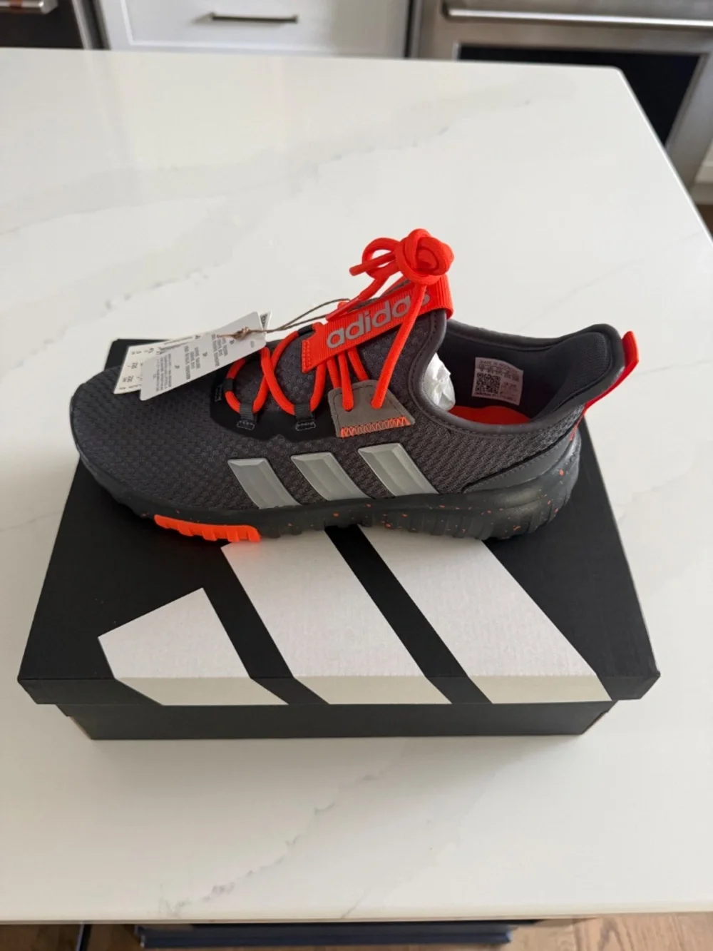 Adidas- Kaptir 4.0 Y5- NEW
